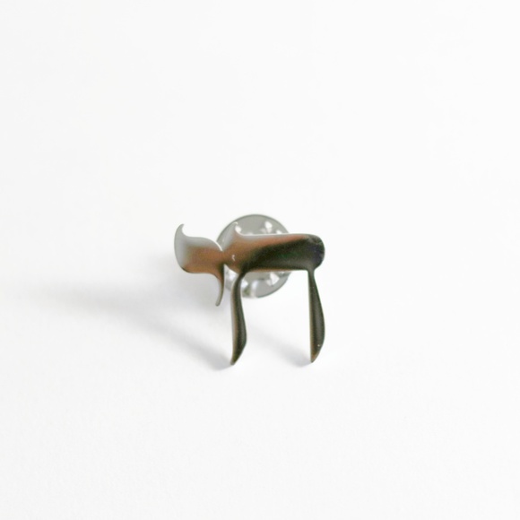 silver Chai Long Life pin for man or woman - Picture 2 of 2